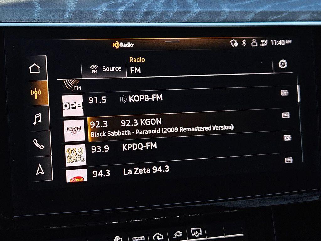 Audi Q8 e-tron view 18