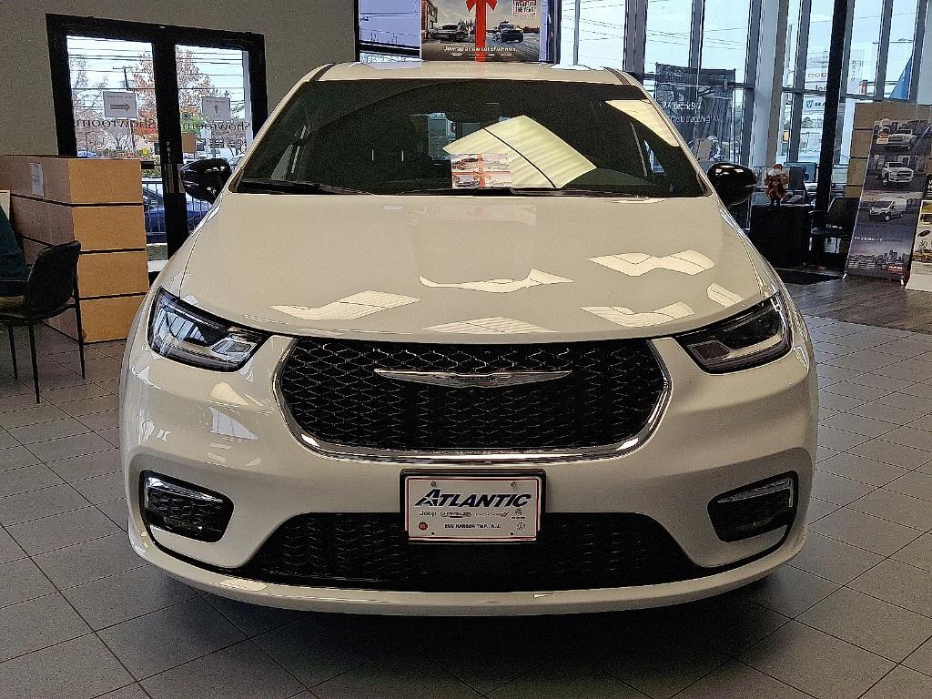 new 2026 Chrysler Pacifica car, priced at $43,539