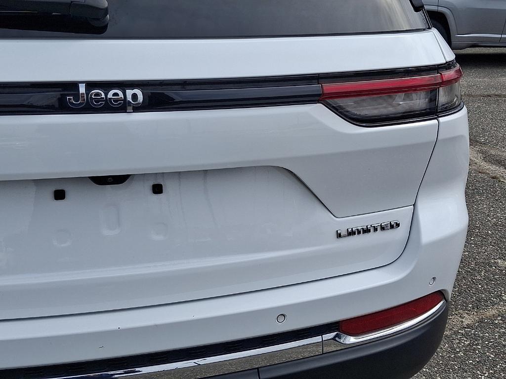 used 2023 Jeep Grand Cherokee car, priced at $33,094