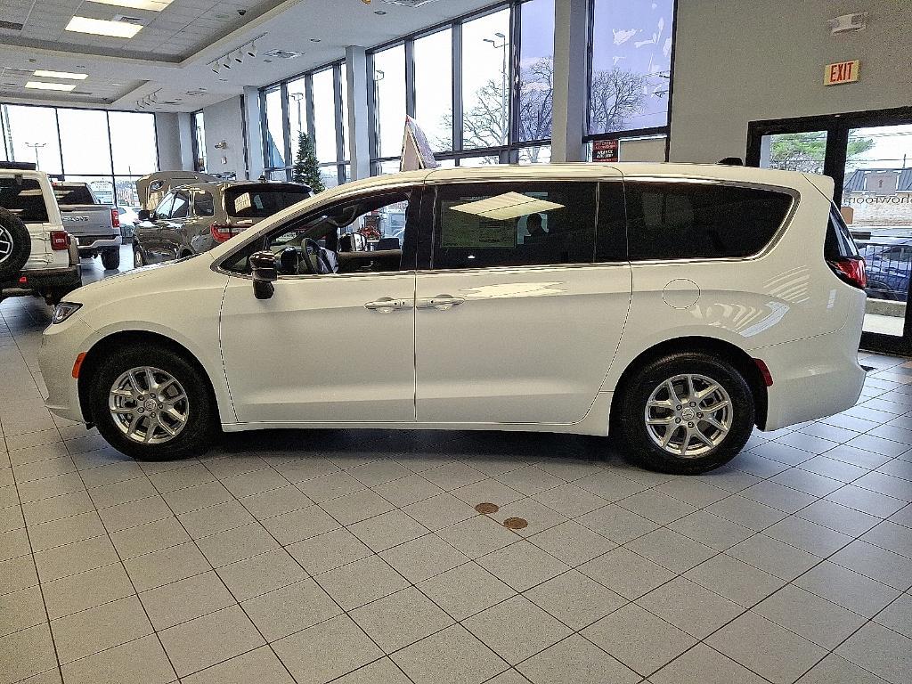 new 2026 Chrysler Pacifica car, priced at $43,539