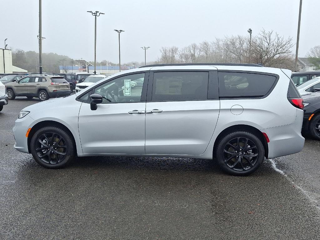new 2026 Chrysler Pacifica car, priced at $54,334