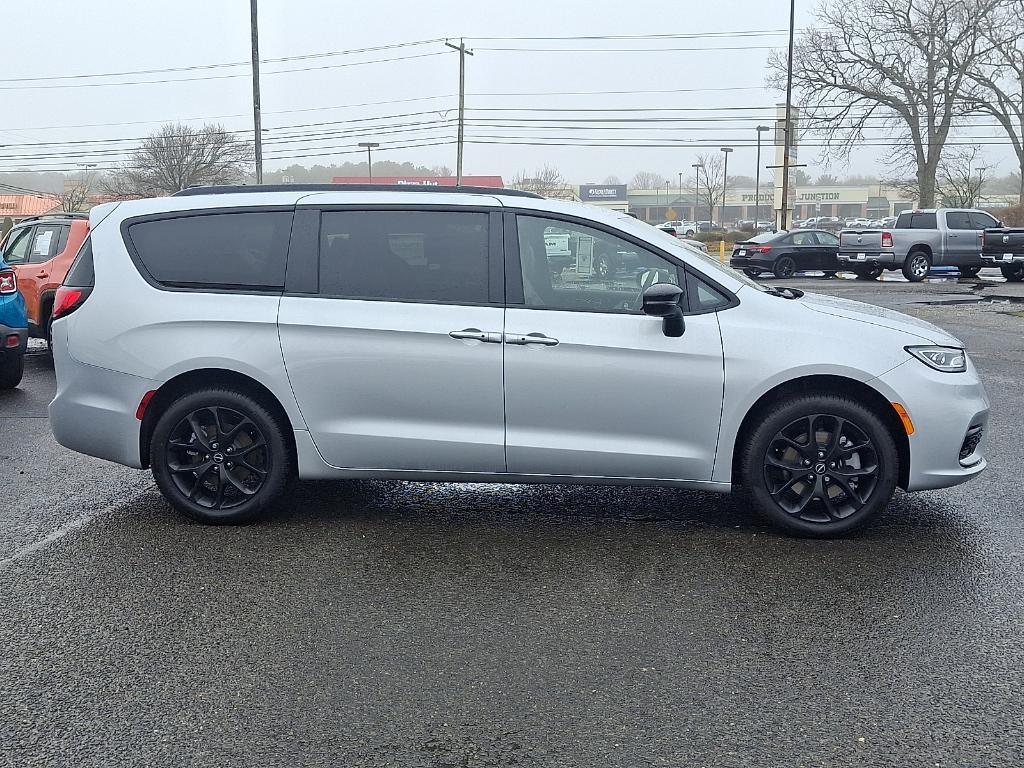 new 2026 Chrysler Pacifica car, priced at $54,334