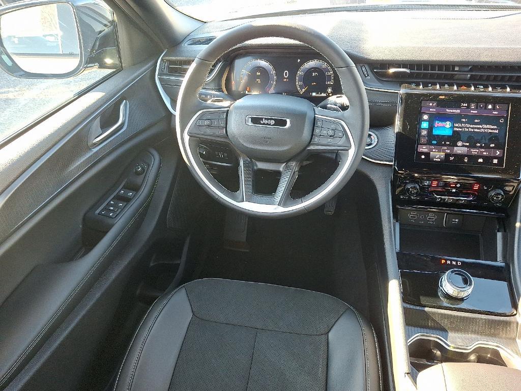 new 2025 Jeep Grand Cherokee car, priced at $43,679