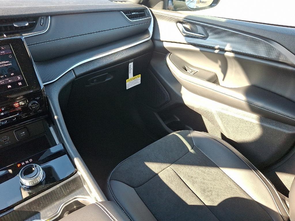 new 2025 Jeep Grand Cherokee car, priced at $43,679