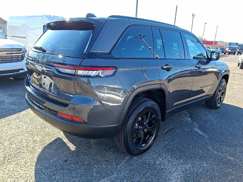 new 2025 Jeep Grand Cherokee car, priced at $43,679