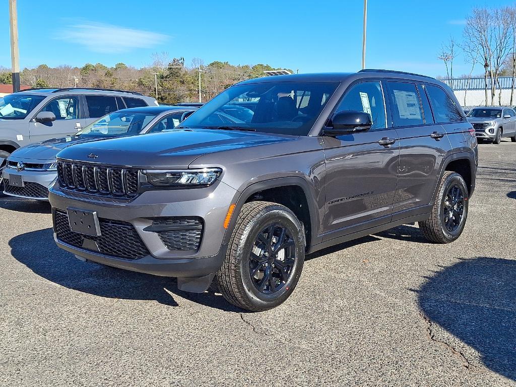 new 2025 Jeep Grand Cherokee car, priced at $43,679
