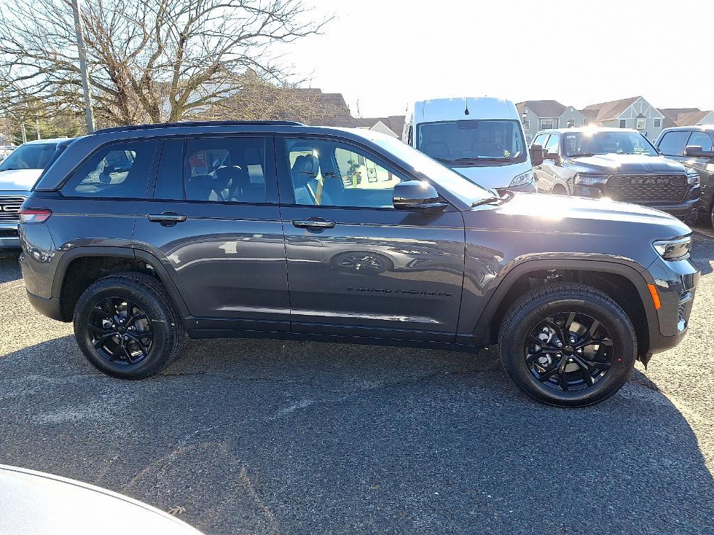 new 2025 Jeep Grand Cherokee car, priced at $43,679