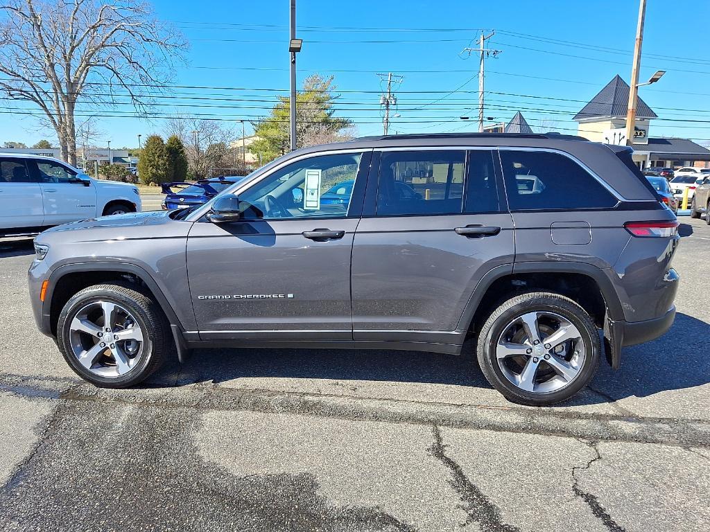 new 2026 Jeep Grand Cherokee car, priced at $49,624