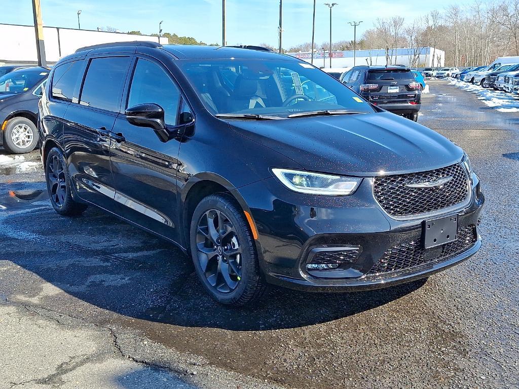new 2026 Chrysler Pacifica car, priced at $45,784