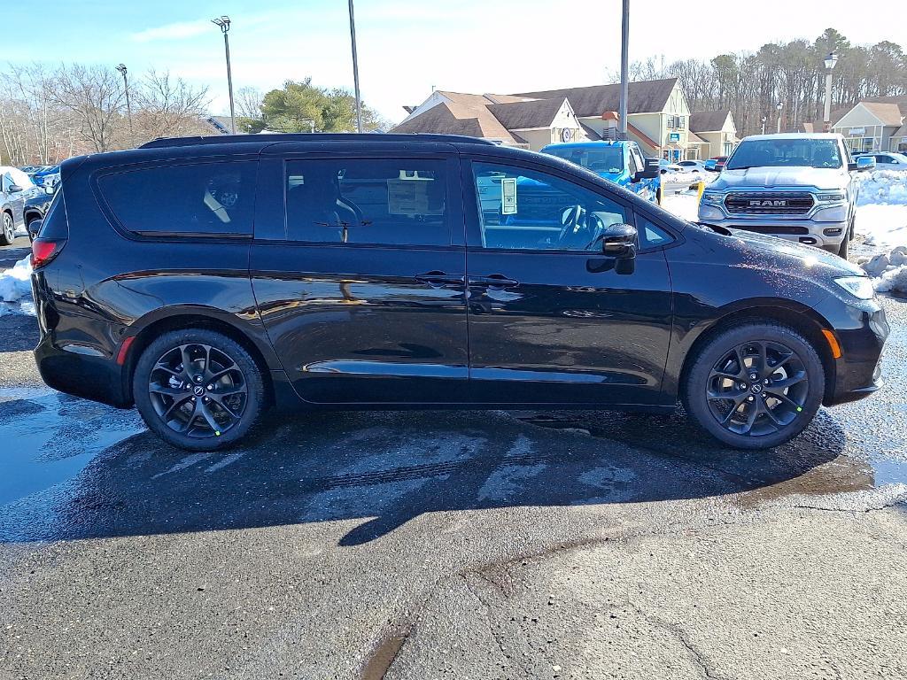 new 2026 Chrysler Pacifica car, priced at $45,784