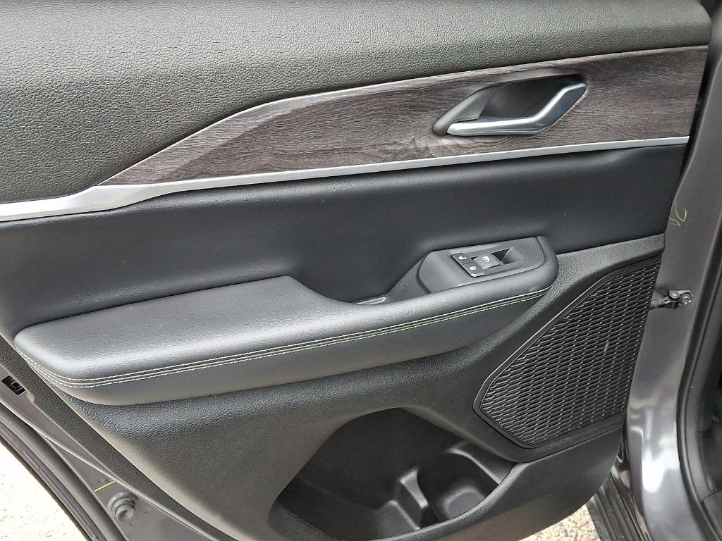 used 2024 Jeep Grand Cherokee car, priced at $37,900