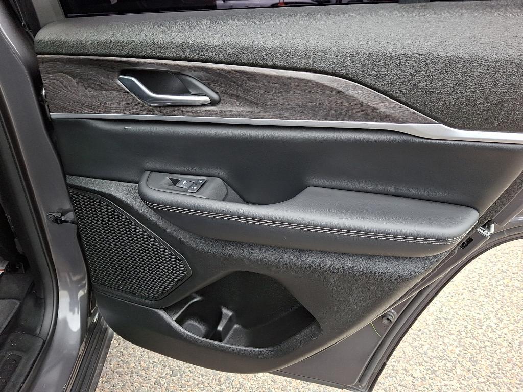 used 2024 Jeep Grand Cherokee car, priced at $37,900