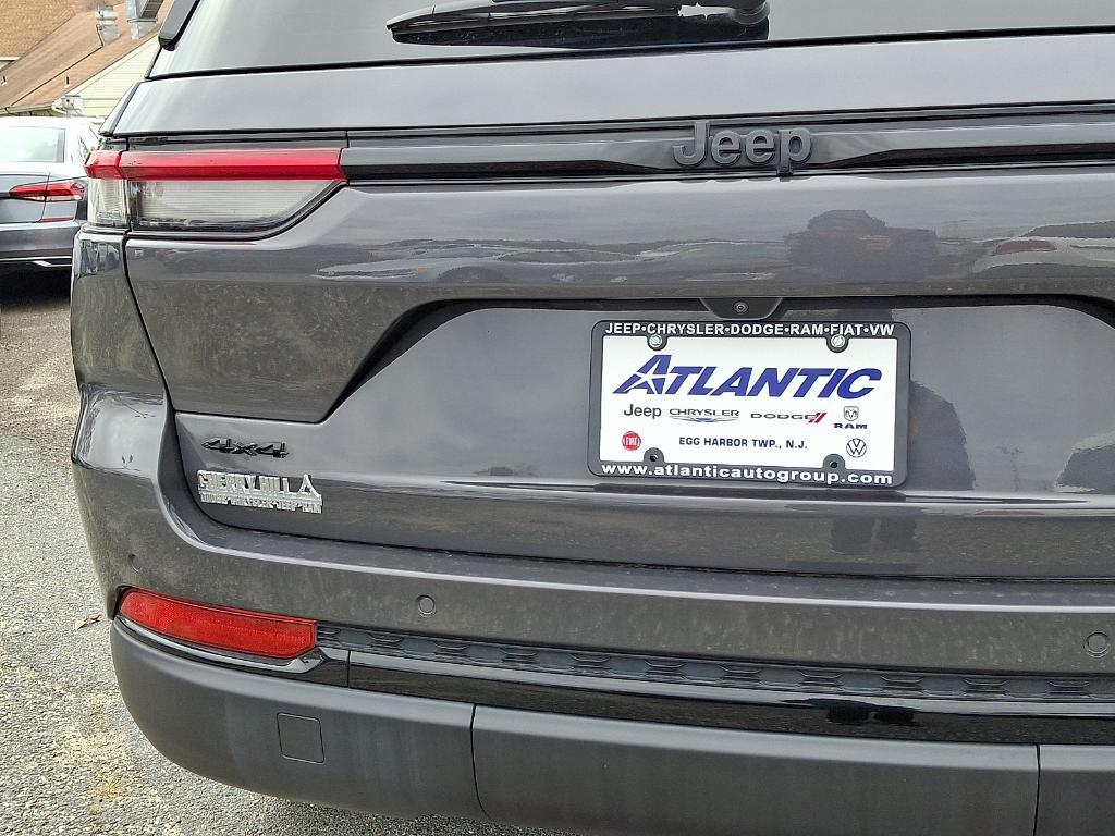 used 2024 Jeep Grand Cherokee car, priced at $37,900