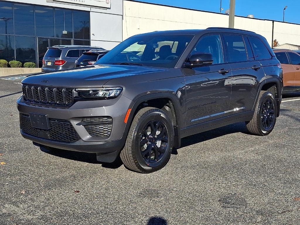 new 2025 Jeep Grand Cherokee car, priced at $45,504