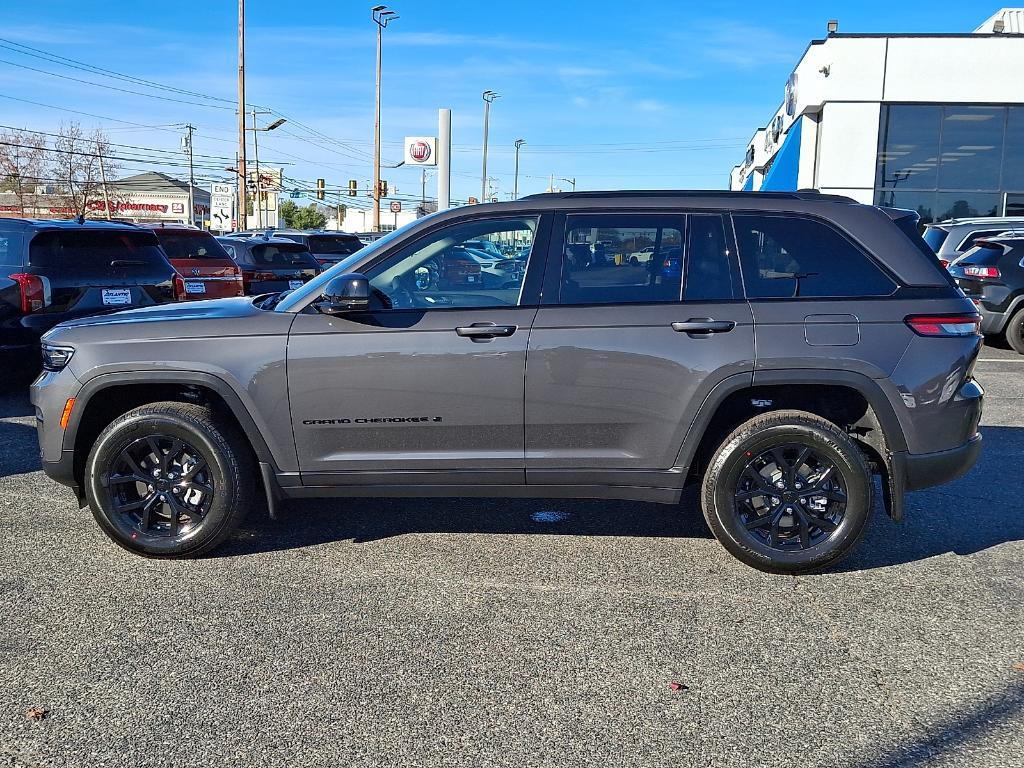 new 2025 Jeep Grand Cherokee car, priced at $45,504