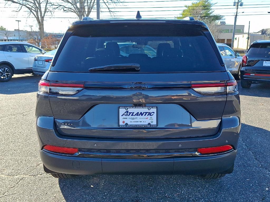 new 2025 Jeep Grand Cherokee car, priced at $45,504
