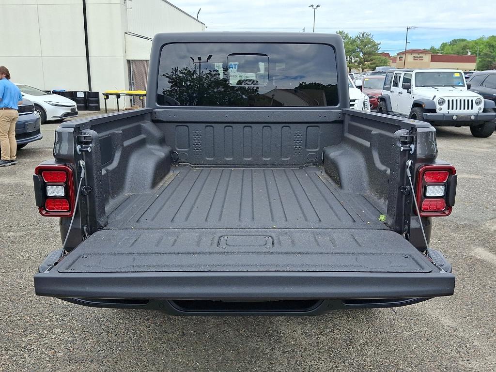 new 2026 Jeep Gladiator car, priced at $51,044
