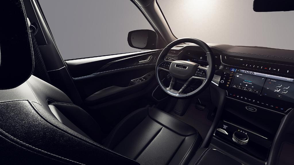 new 2026 Jeep Grand Cherokee car, priced at $47,989