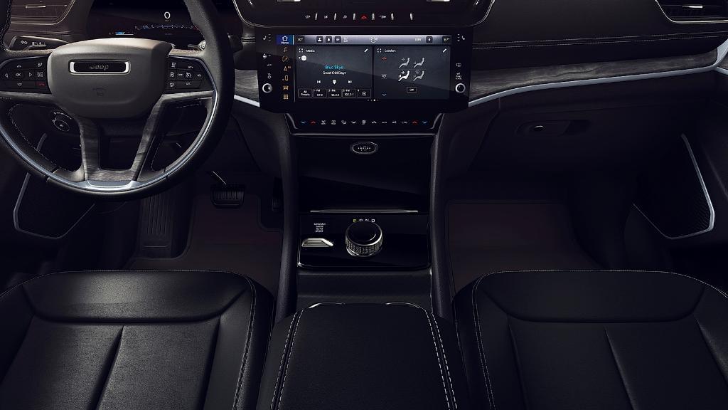 new 2026 Jeep Grand Cherokee car, priced at $47,989