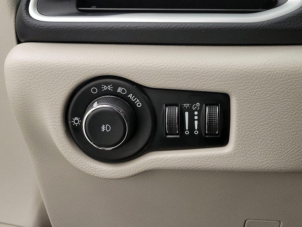 used 2023 Chrysler Pacifica car, priced at $25,998