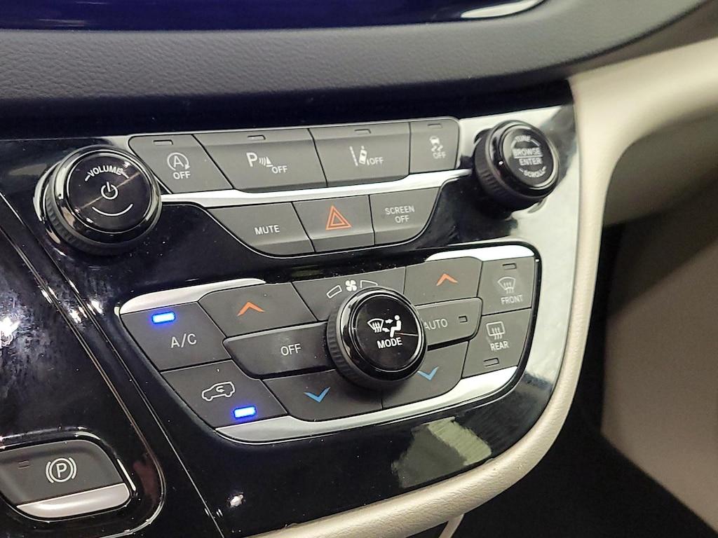 used 2023 Chrysler Pacifica car, priced at $24,998