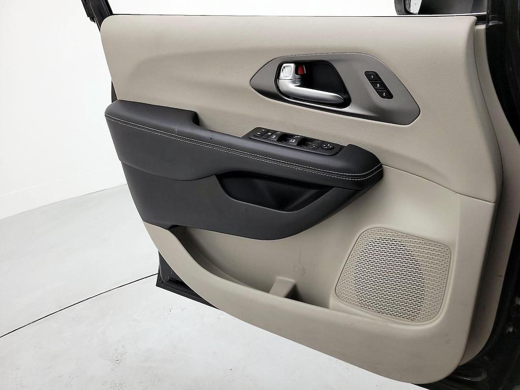 used 2023 Chrysler Pacifica car, priced at $24,998