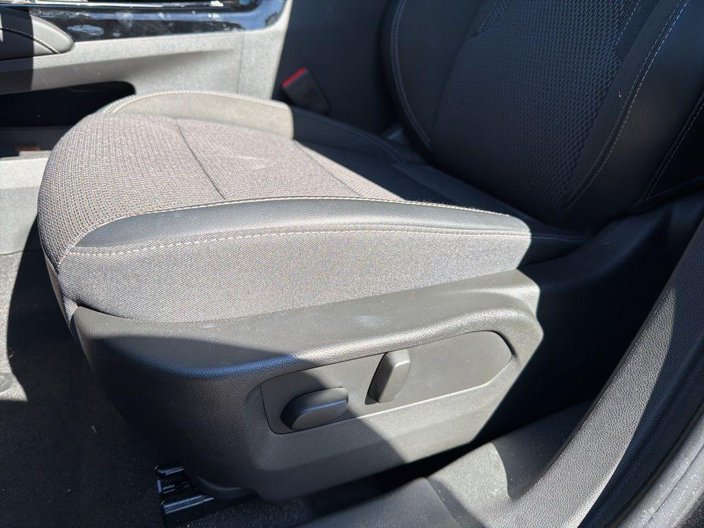 used 2023 Buick Envision car, priced at $25,000