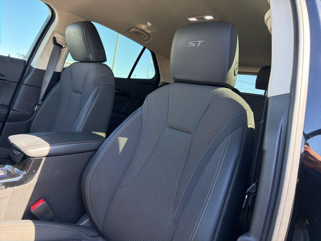 used 2023 Buick Envision car, priced at $25,000