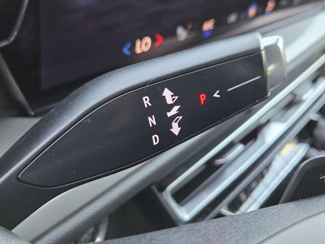 used 2024 Chevrolet Traverse car, priced at $34,716