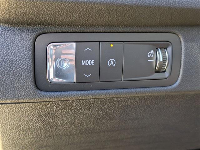 new 2026 Chevrolet Traverse car, priced at $55,220