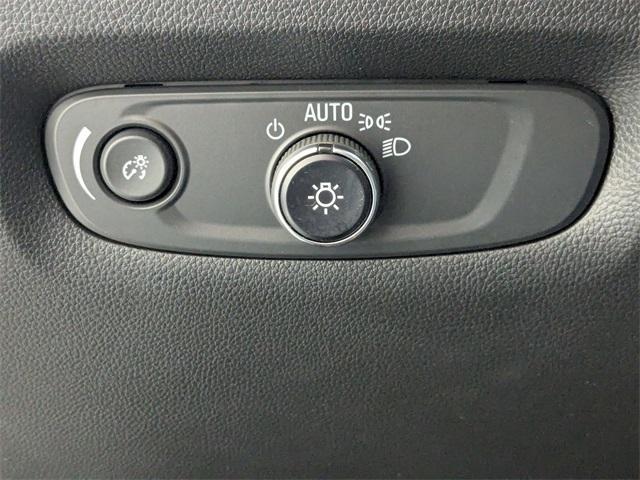 used 2023 Chevrolet Traverse car, priced at $33,500