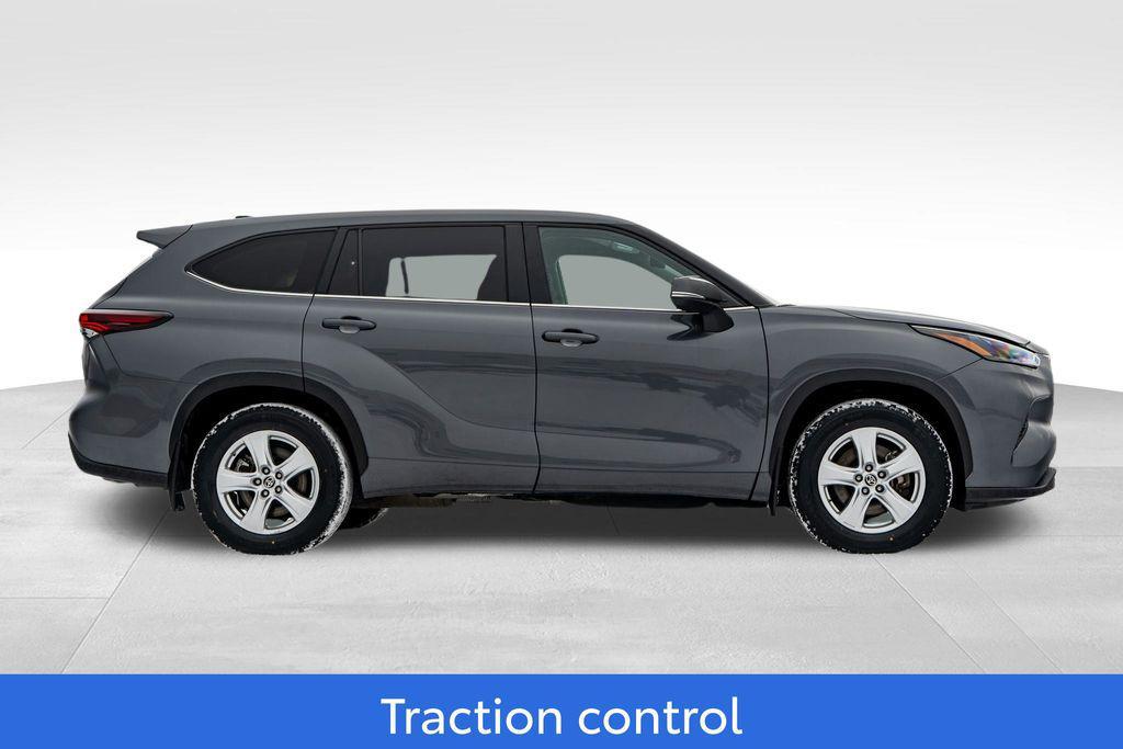 used 2024 Toyota Highlander car, priced at $33,579