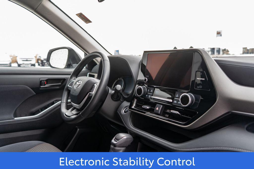 used 2024 Toyota Highlander car, priced at $33,579