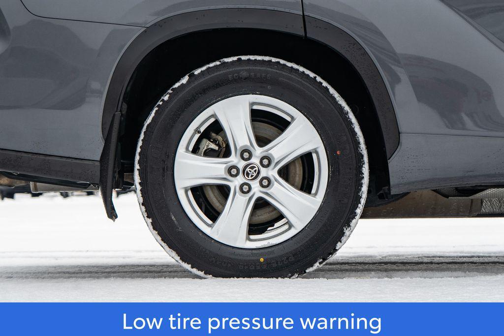 used 2024 Toyota Highlander car, priced at $33,579