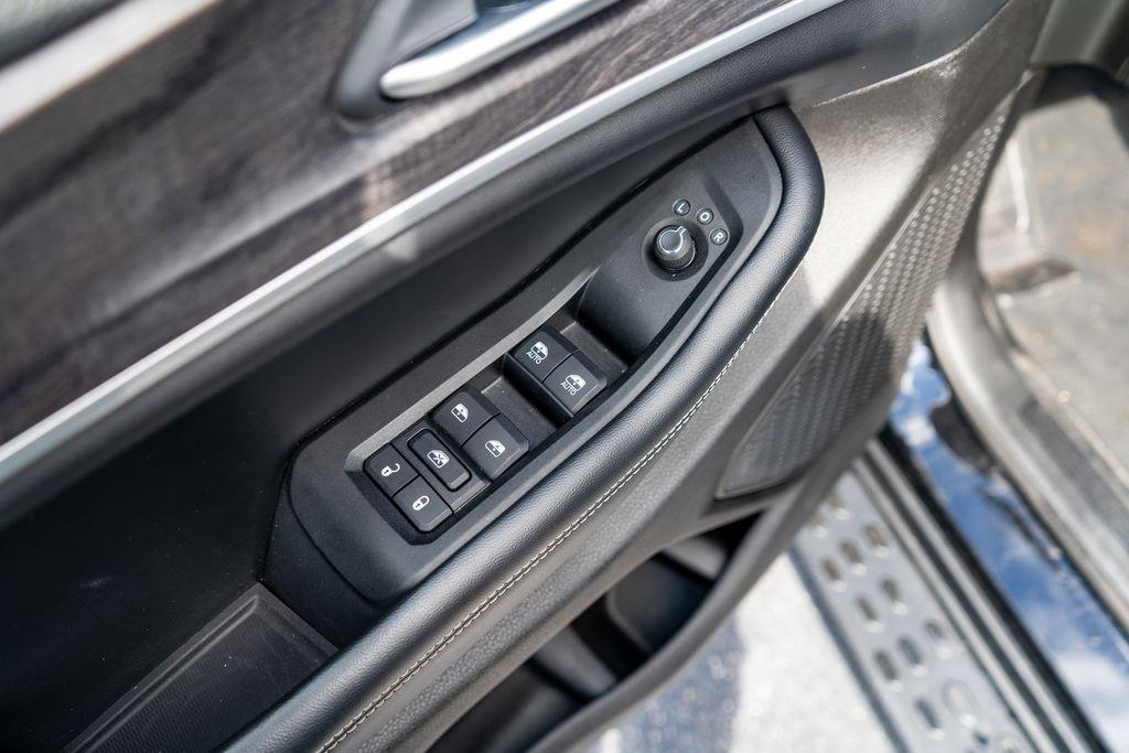 used 2024 Jeep Grand Cherokee car, priced at $33,890