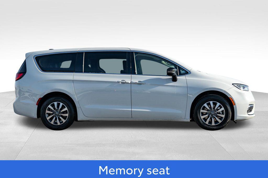 used 2024 Chrysler Pacifica Hybrid car, priced at $24,853
