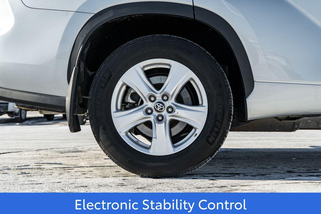 used 2024 Toyota Highlander car, priced at $35,879