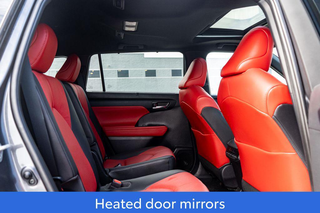 used 2021 Toyota Highlander car, priced at $34,990