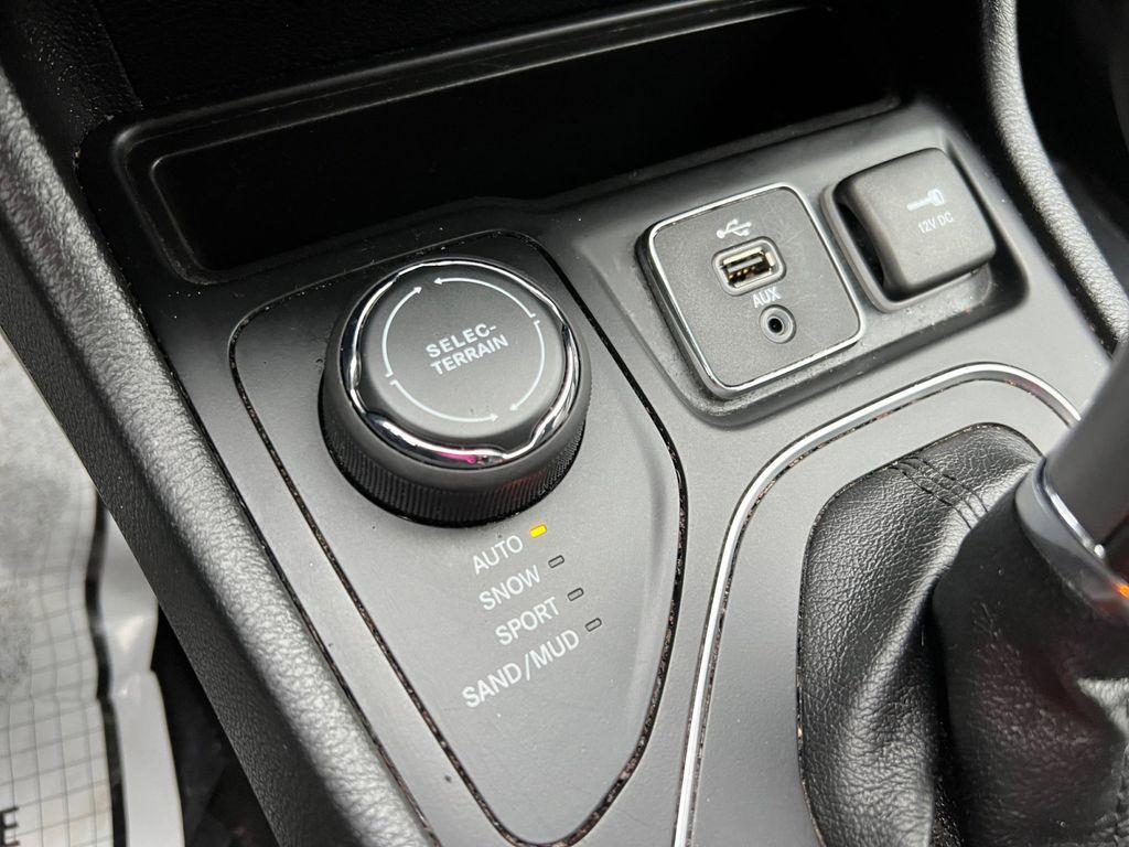 used 2019 Jeep Cherokee car, priced at $15,752