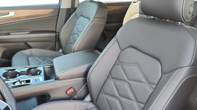 new 2026 Volkswagen Atlas car, priced at $43,208