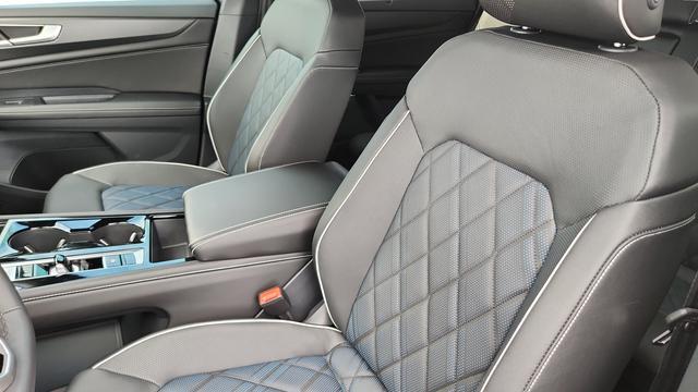 new 2026 Volkswagen Atlas Cross Sport car, priced at $50,760