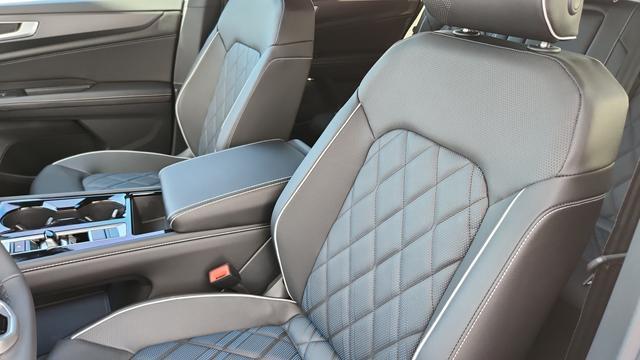 new 2026 Volkswagen Atlas Cross Sport car, priced at $51,197