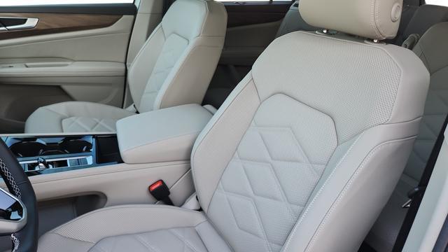 new 2026 Volkswagen Atlas car, priced at $46,346