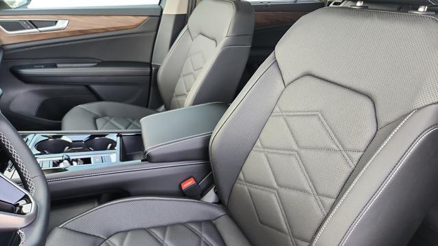 new 2026 Volkswagen Atlas car, priced at $43,122