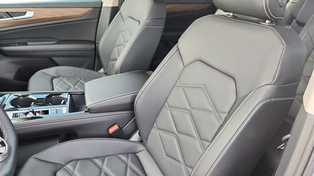 new 2026 Volkswagen Atlas car, priced at $43,283