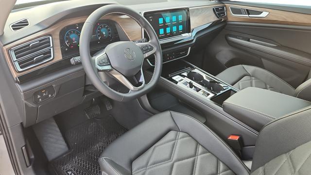 new 2026 Volkswagen Atlas car, priced at $43,283