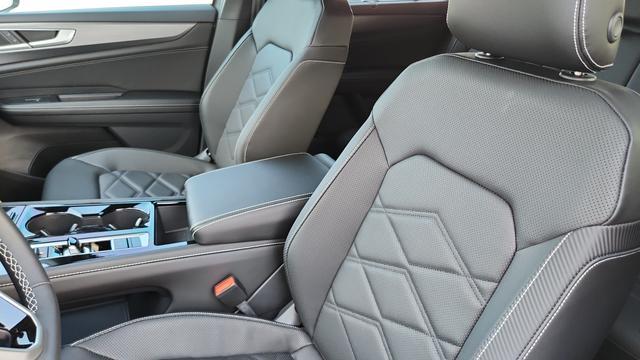 new 2026 Volkswagen Atlas Cross Sport car, priced at $40,975