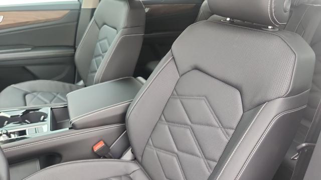 new 2026 Volkswagen Atlas car, priced at $42,610