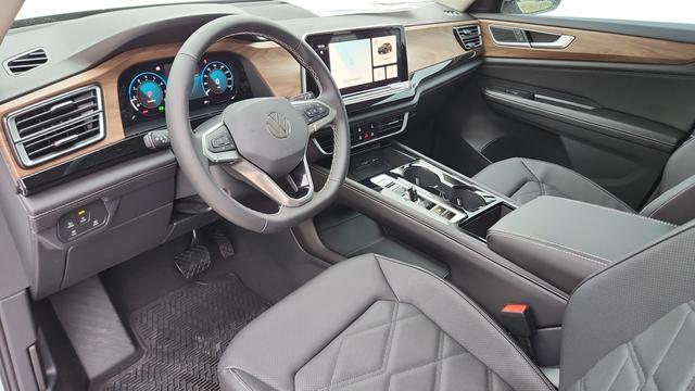 new 2026 Volkswagen Atlas car, priced at $45,732