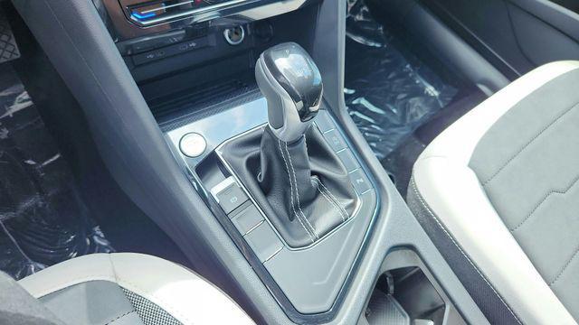 new 2025 Volkswagen Taos car